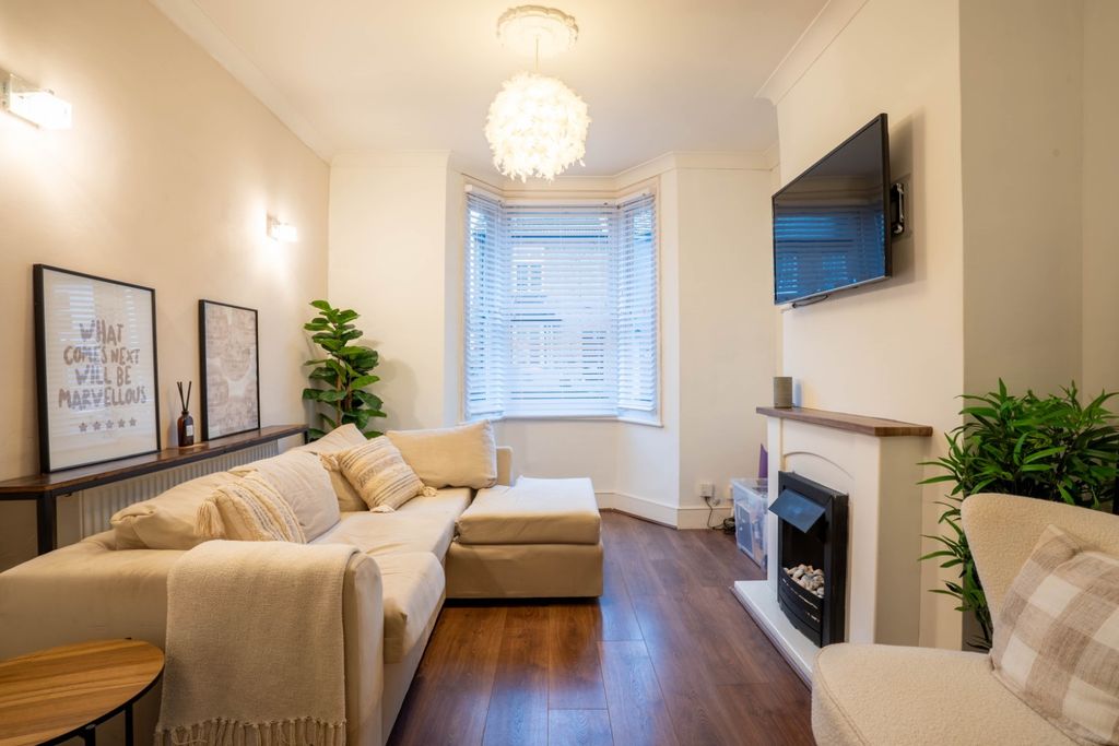 Property photo 2 of 10 5594422