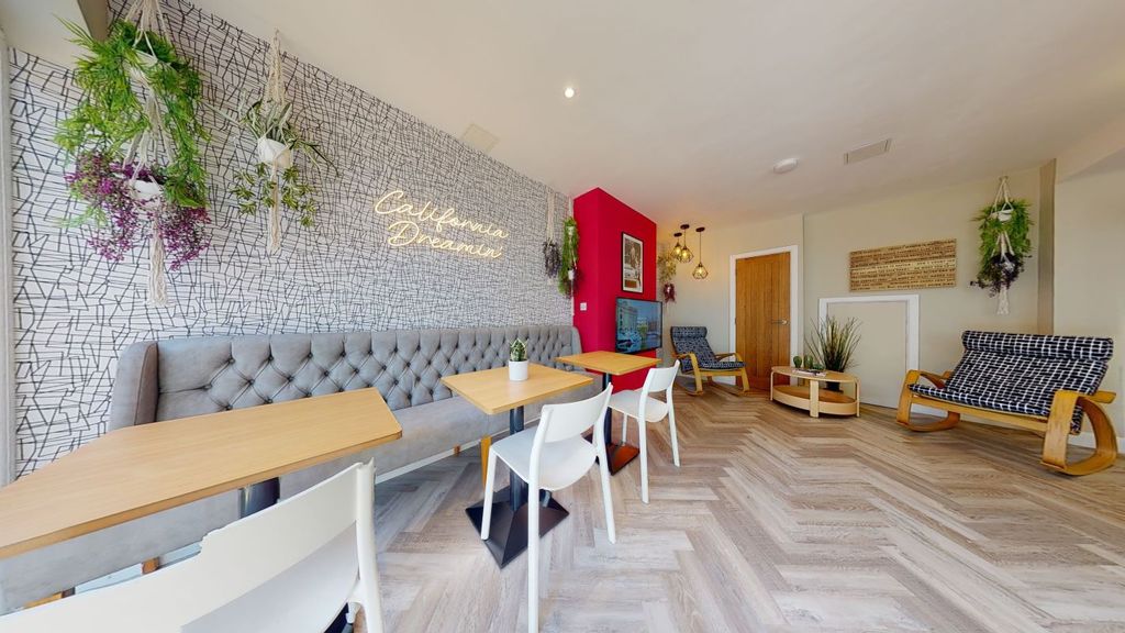 Property photo 1 of 31