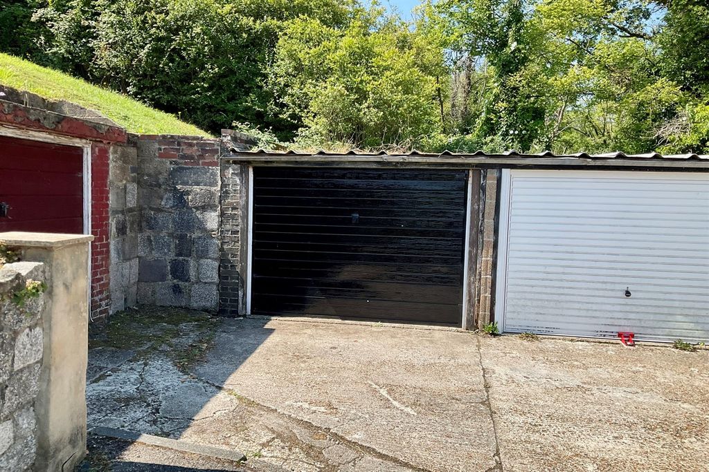 Property photo 1 of 2 (Main)