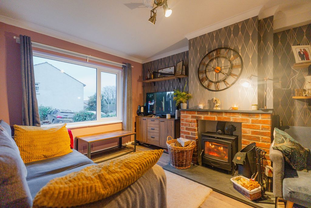 Property photo 3 of 12