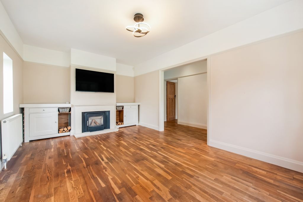 Property photo 2 of 27