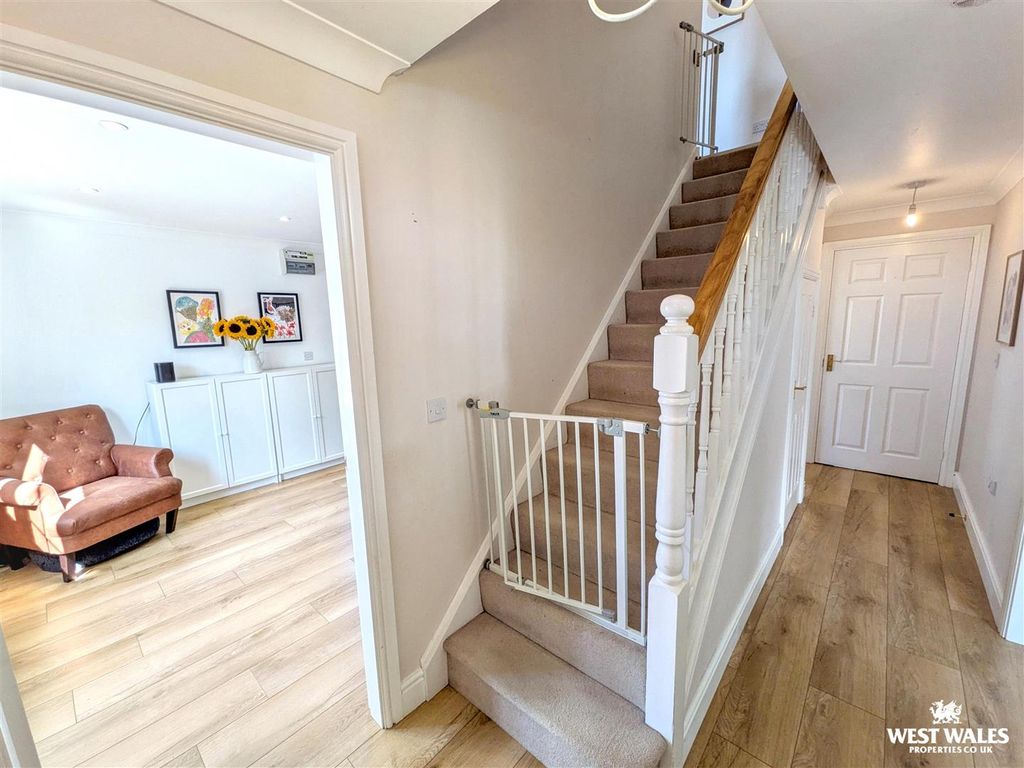 Property photo 3 of 24 14905.Jpg