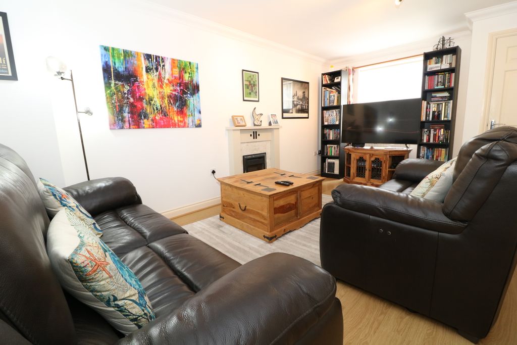 Property photo 3 of 12