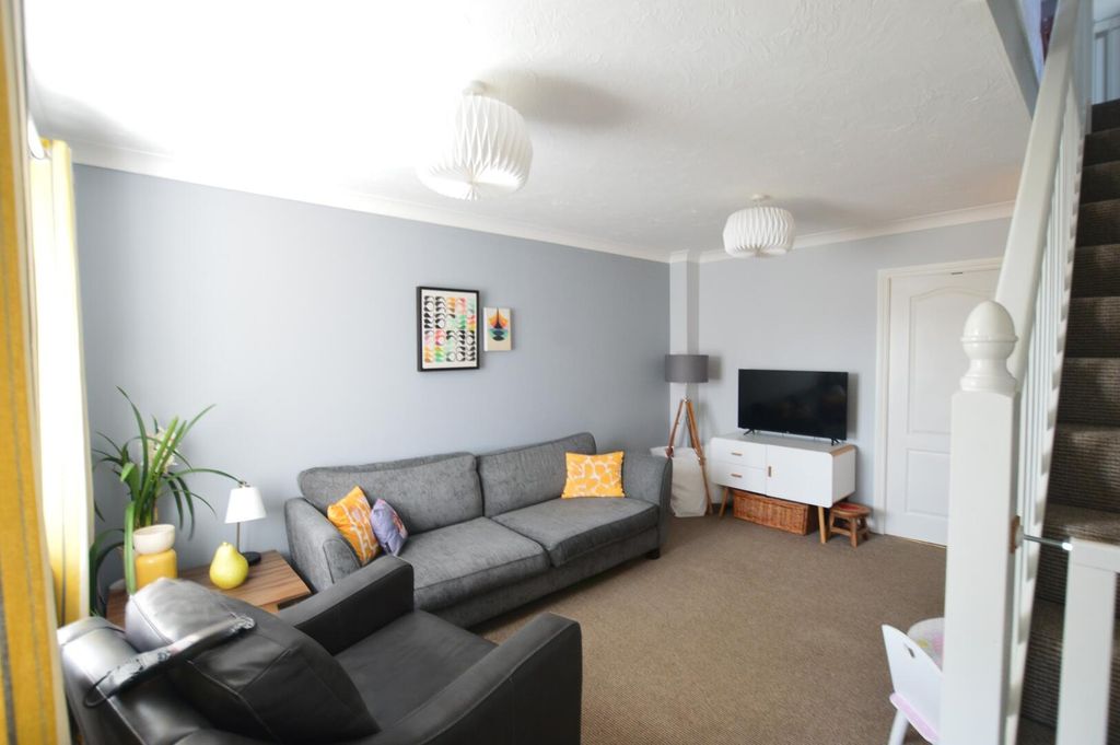 Property photo 3 of 11 Living Room