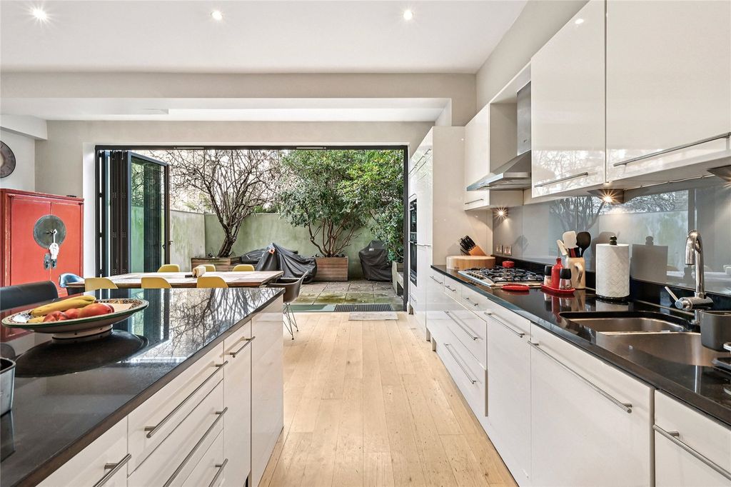 Property photo 3 of 13 Kitchen