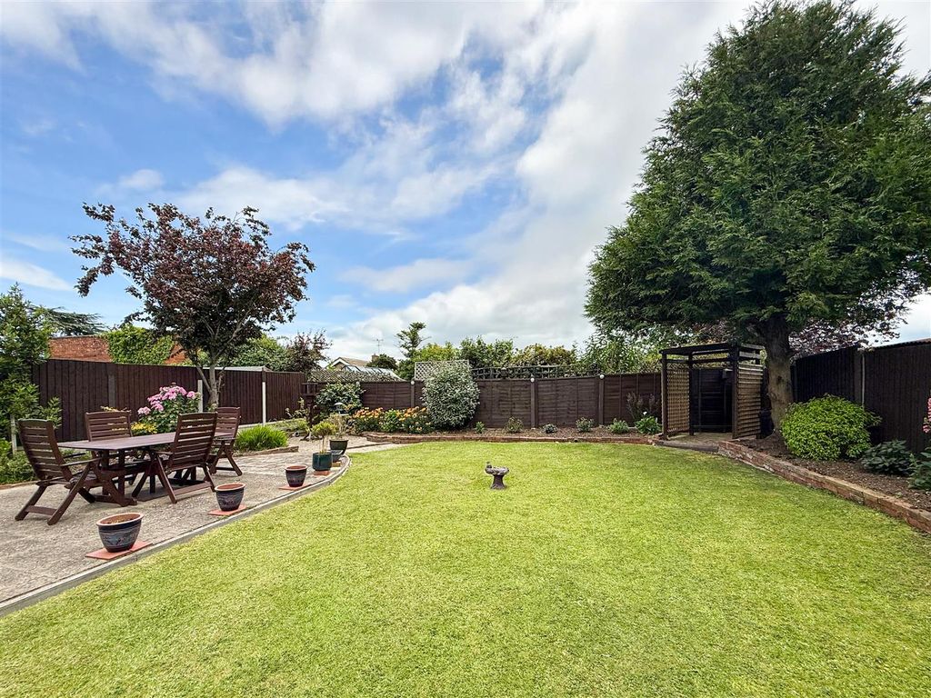 Property photo 2 of 19 Garden