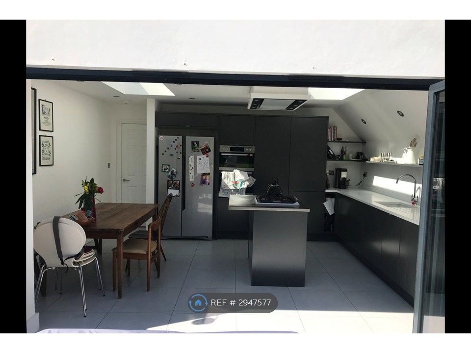 Property photo 3 of 20 Kitchen