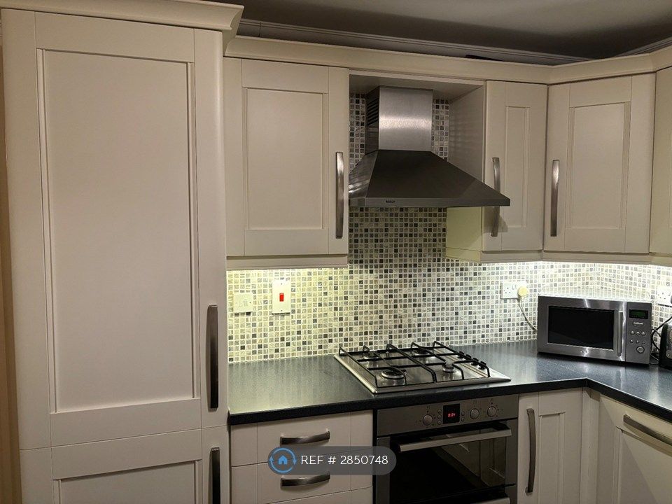 Property photo 3 of 23 Fully Fitted Kitchen