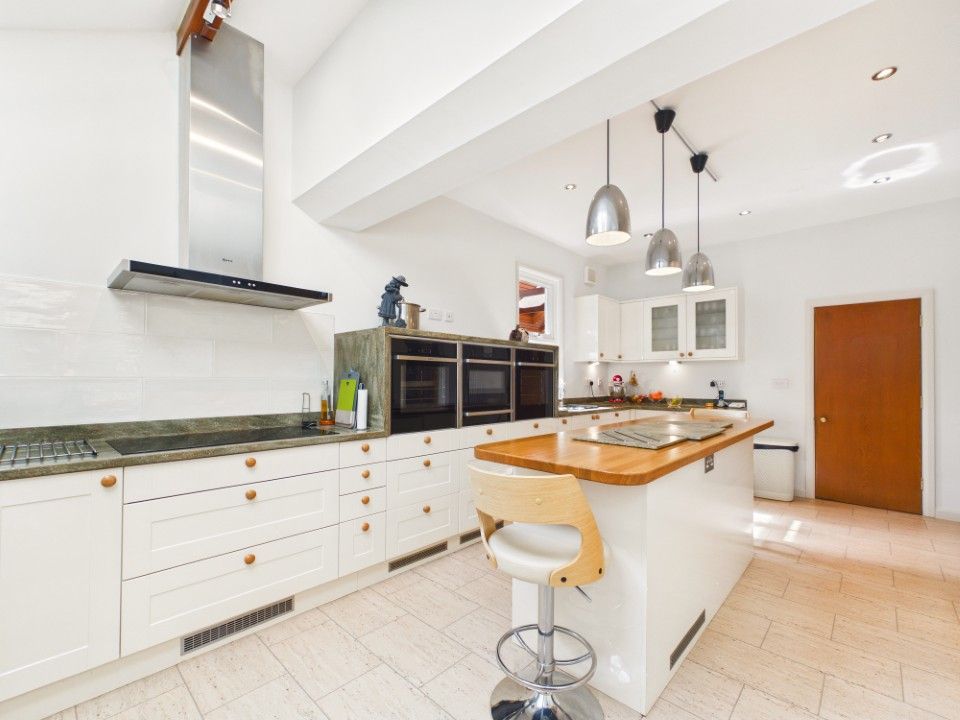 Property photo 2 of 30