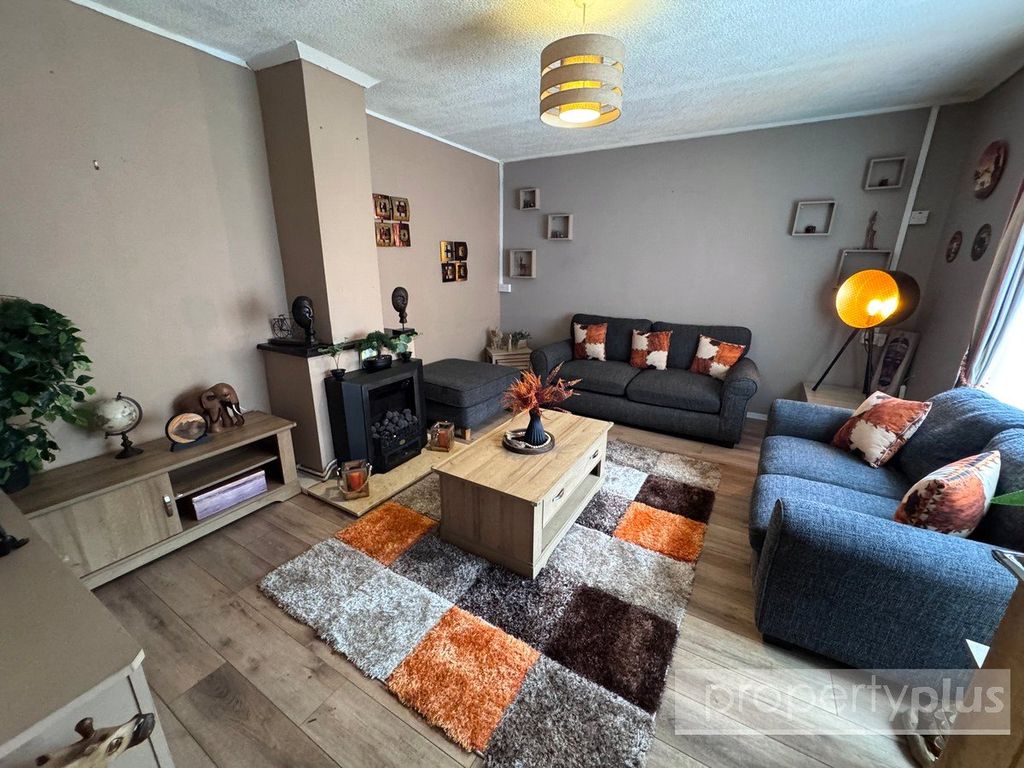 Property photo 3 of 16 Picture No. 11