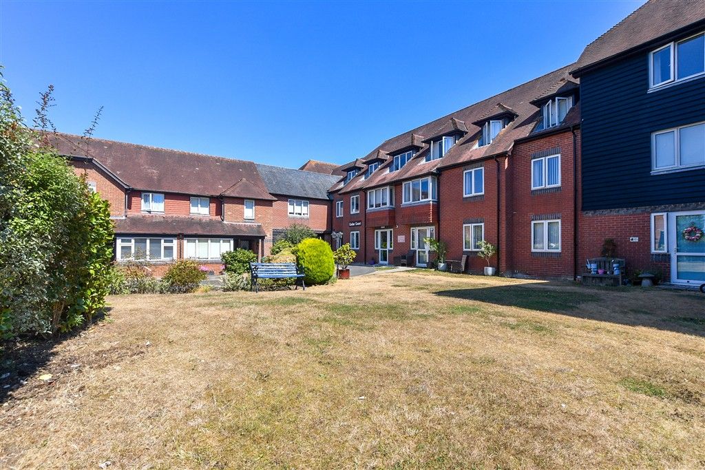 Property photo 3 of 12 Communal Gardens