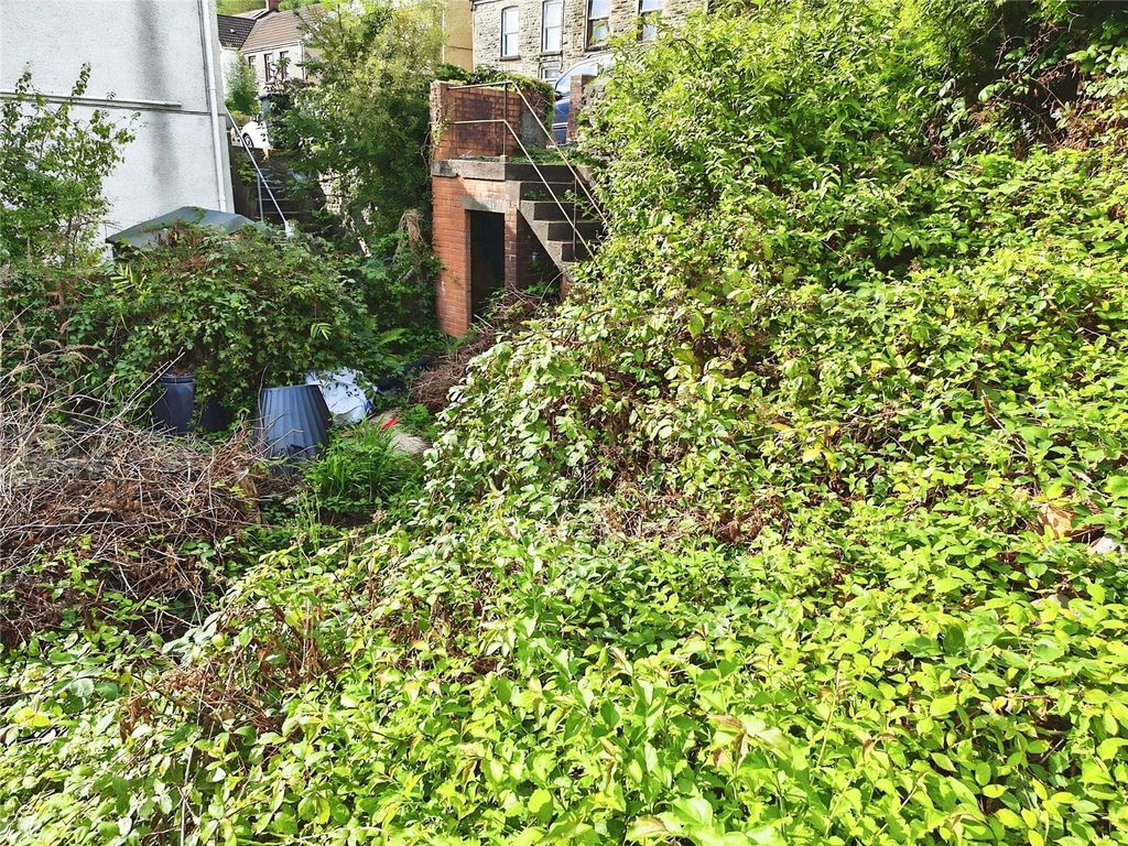 Property photo 3 of 7 Picture No. 04