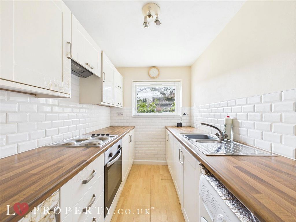 Property photo 3 of 9 Cam05016G0-Pr0041-St