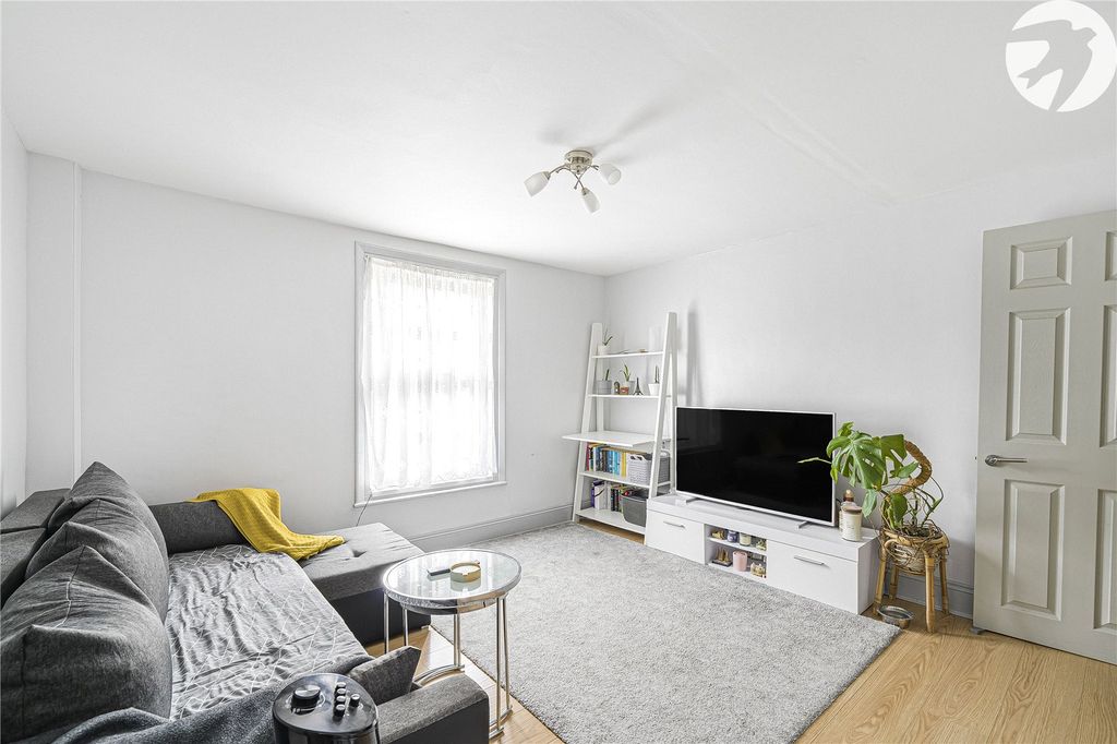 Property photo 3 of 37 Living Room