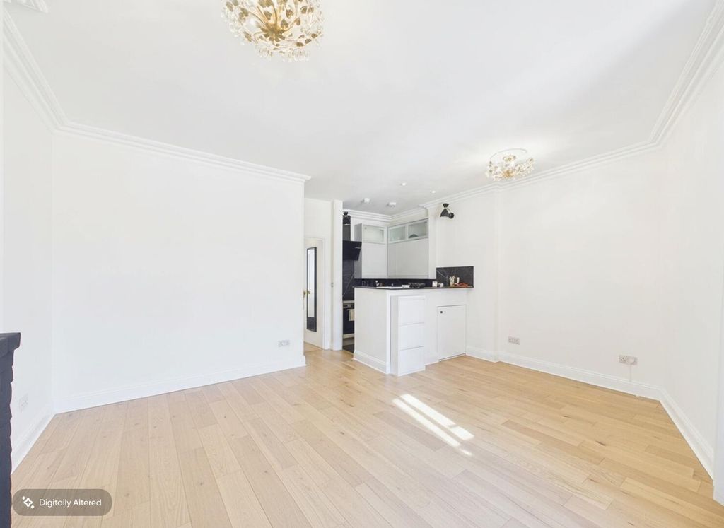 Property photo 1 of 6 Living Room