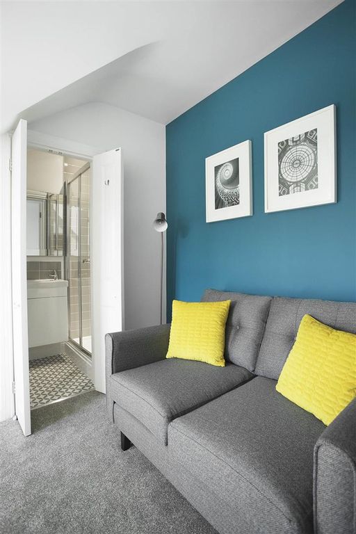 Property photo 3 of 14 4Mr Bed 6 C.Jpg