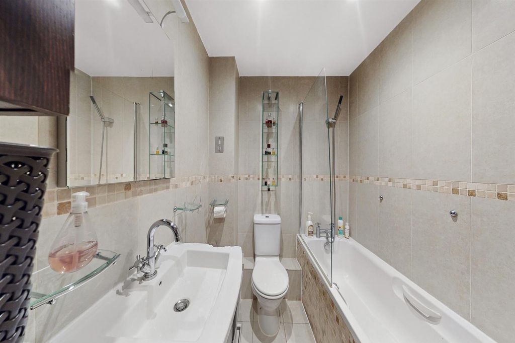 Property photo 3 of 13 Bathroom