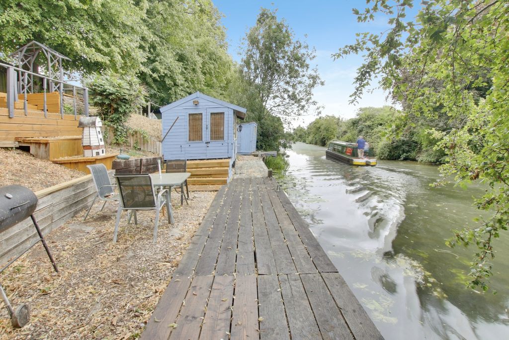 Property photo 2 of 38