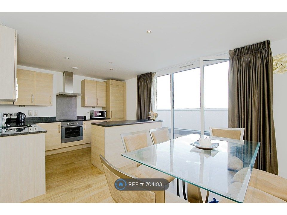 Property photo 2 of 23 Dining & Kitchen