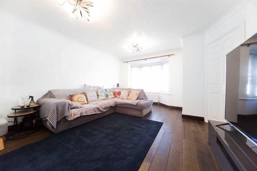 Property photo 3 of 28