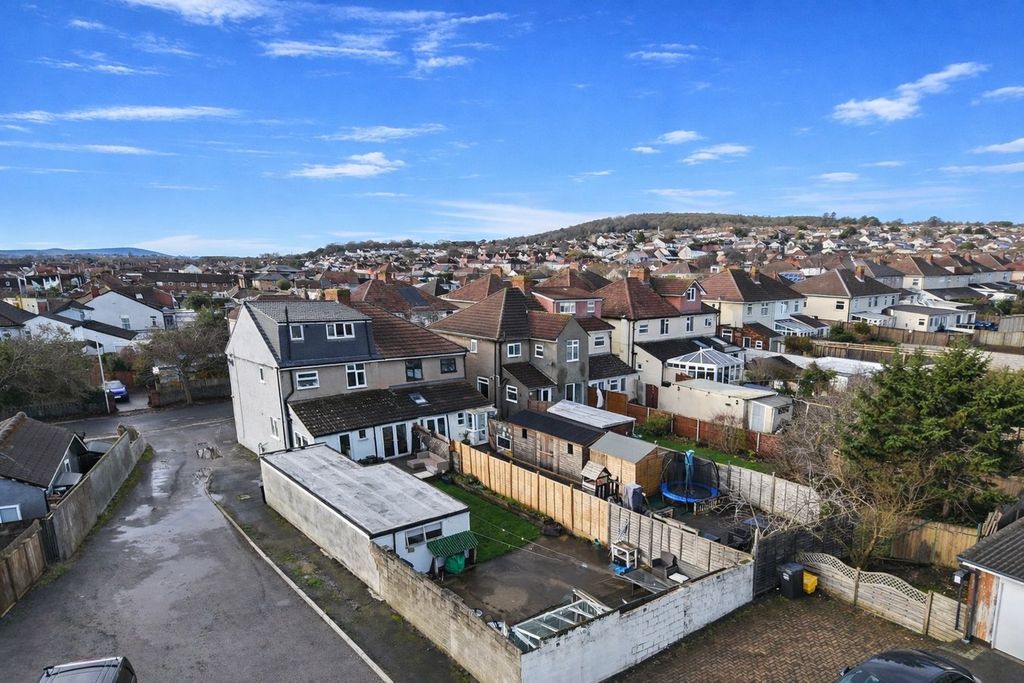 Property photo 2 of 25