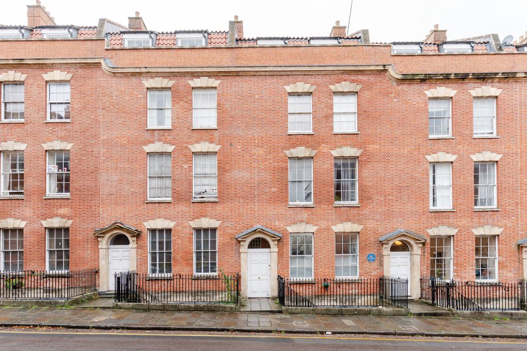 Property photo 1 of 21 A7402355-23