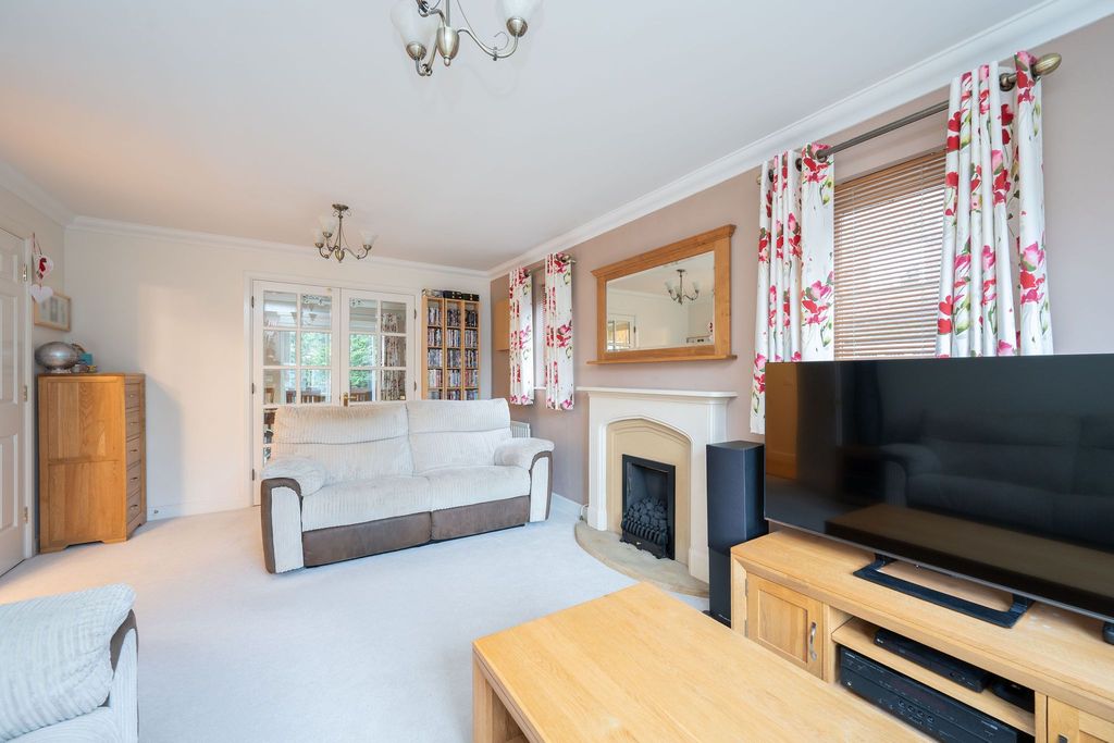 Property photo 3 of 34
