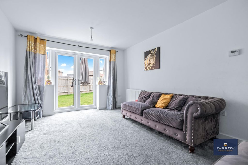 Property photo 3 of 34 Living Room