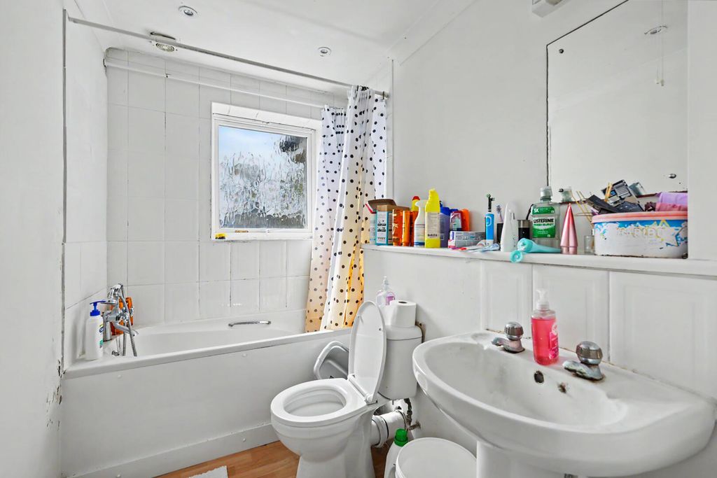 Property photo 3 of 12 Bathroom