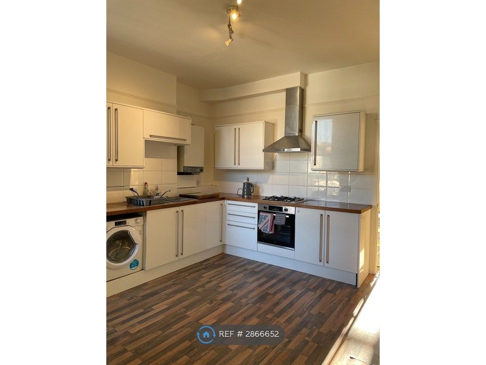 Property photo 2 of 7 Kitchen