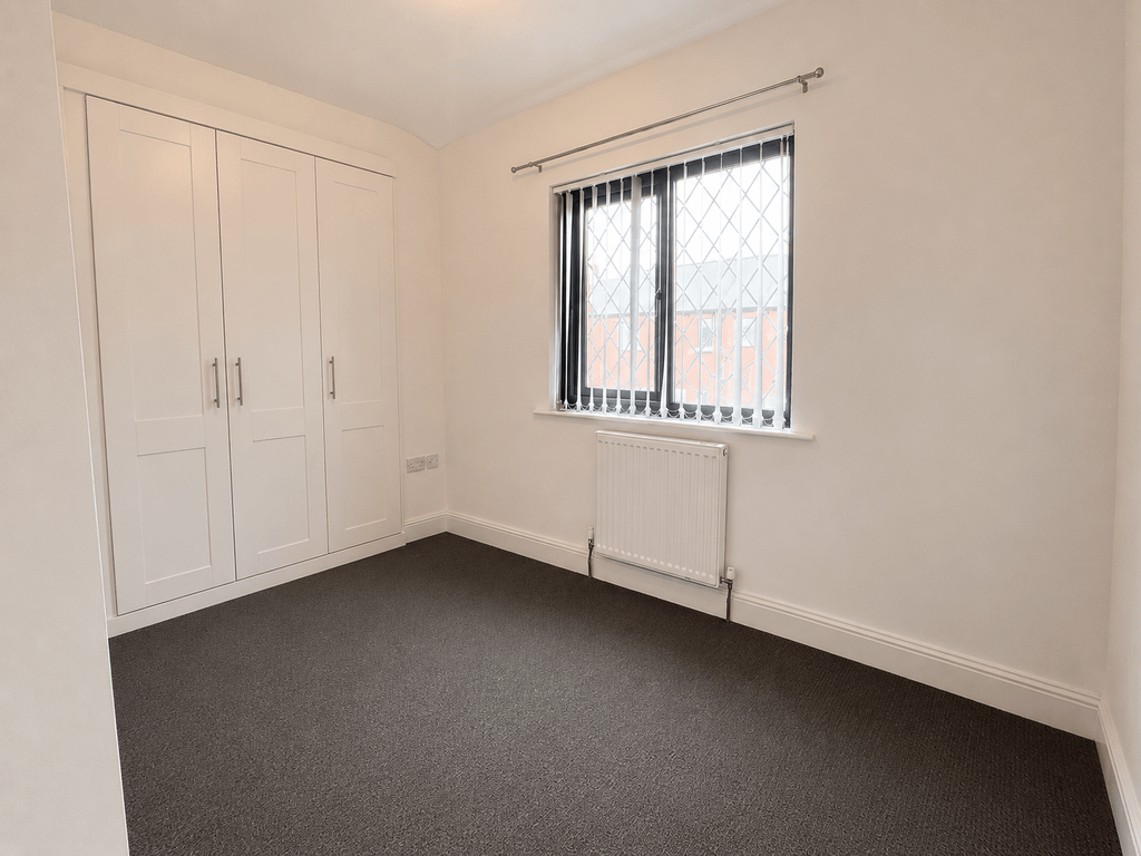 Property photo 3 of 6 Regents Close (4)
