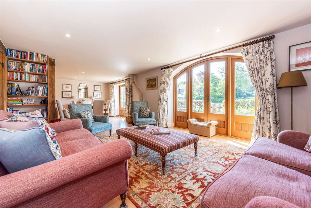Property photo 3 of 14 Sitting Room