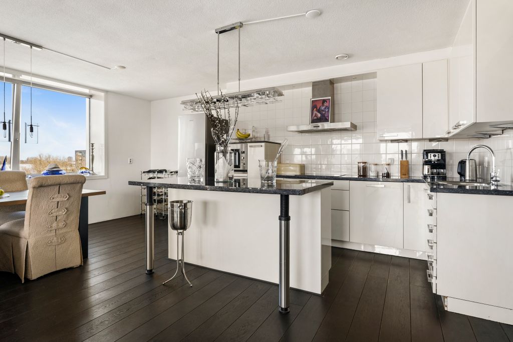 Property photo 2 of 36