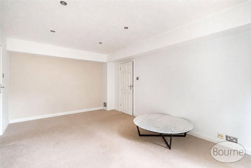 Property photo 3 of 11 Picture No. 28