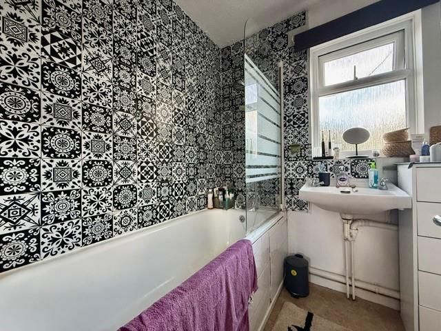 Property photo 1 of 7 Bathroom.Jpg