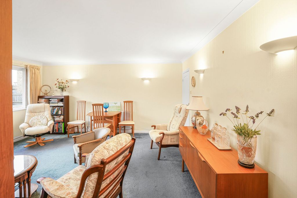 Property photo 2 of 32