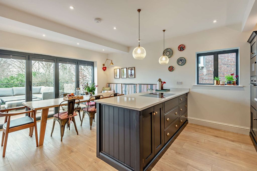 Property photo 3 of 22 Picture No. 17