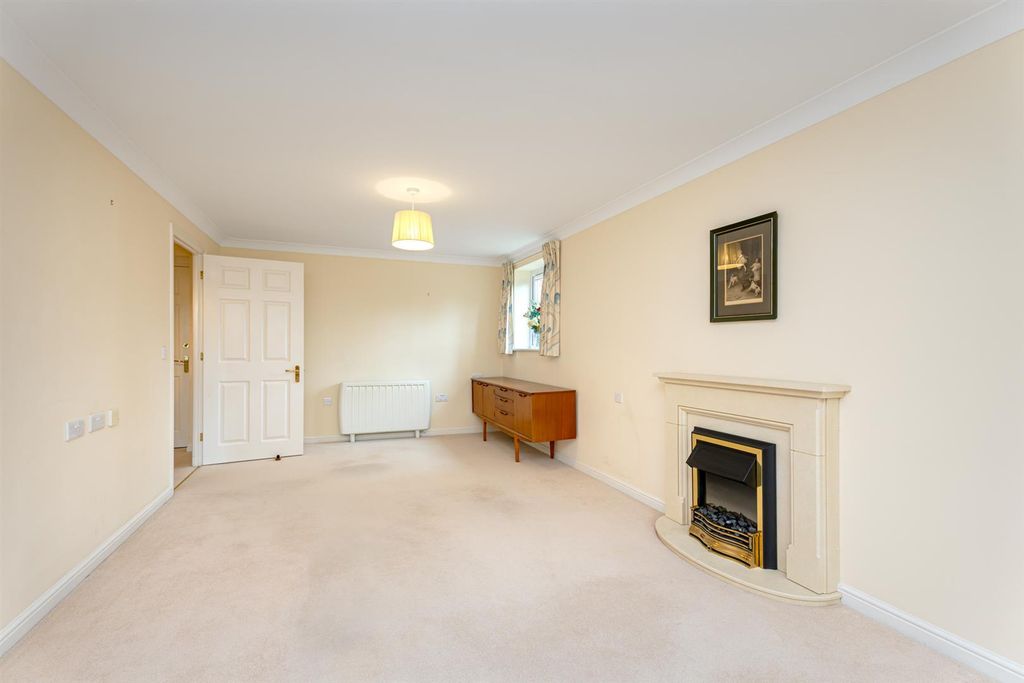 Property photo 3 of 15 Lounge-2.Jpg