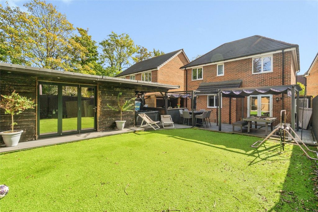 Property photo 2 of 33 Picture No. 54