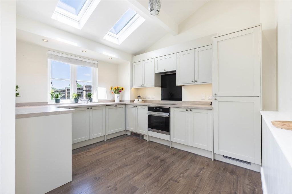 Property photo 2 of 16 825A3084-Hdr.Jpg