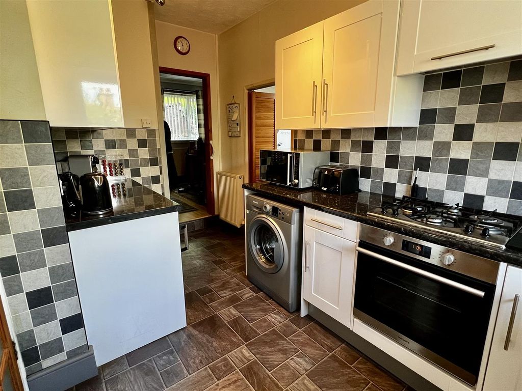 Property photo 3 of 20 Kitchen