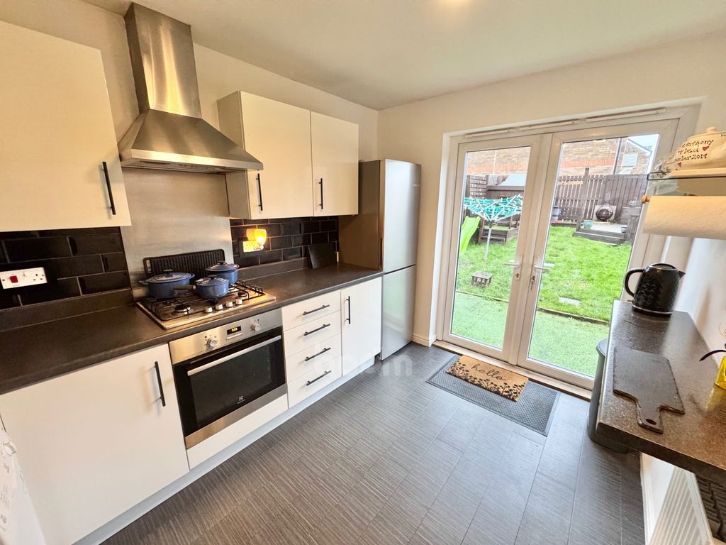 Property photo 3 of 31 Img_5286