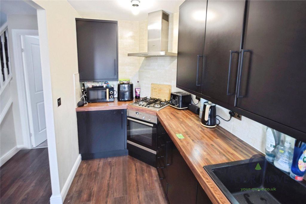 Property photo 3 of 14 Kitchen