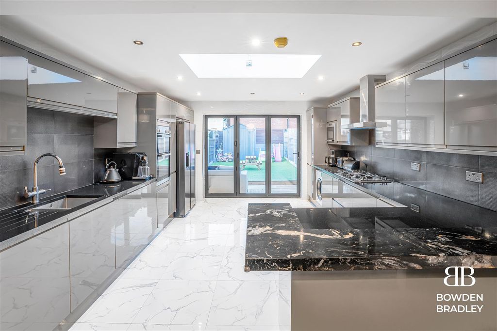 Property photo 1 of 17 Dining Area Open Plan To