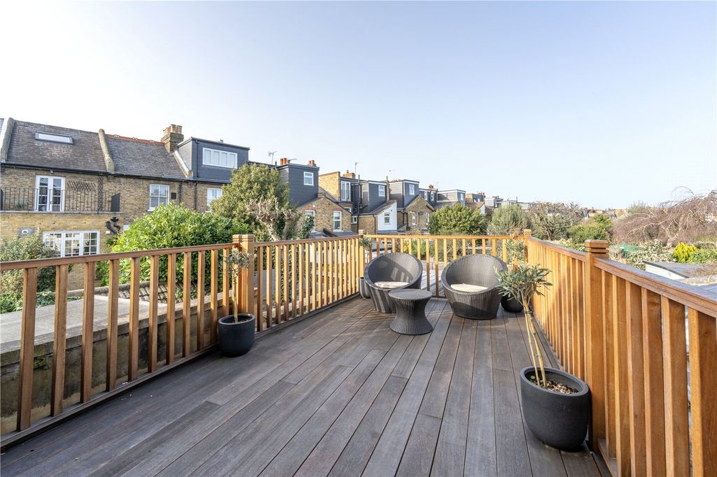 Property photo 2 of 11 Picture No. 12