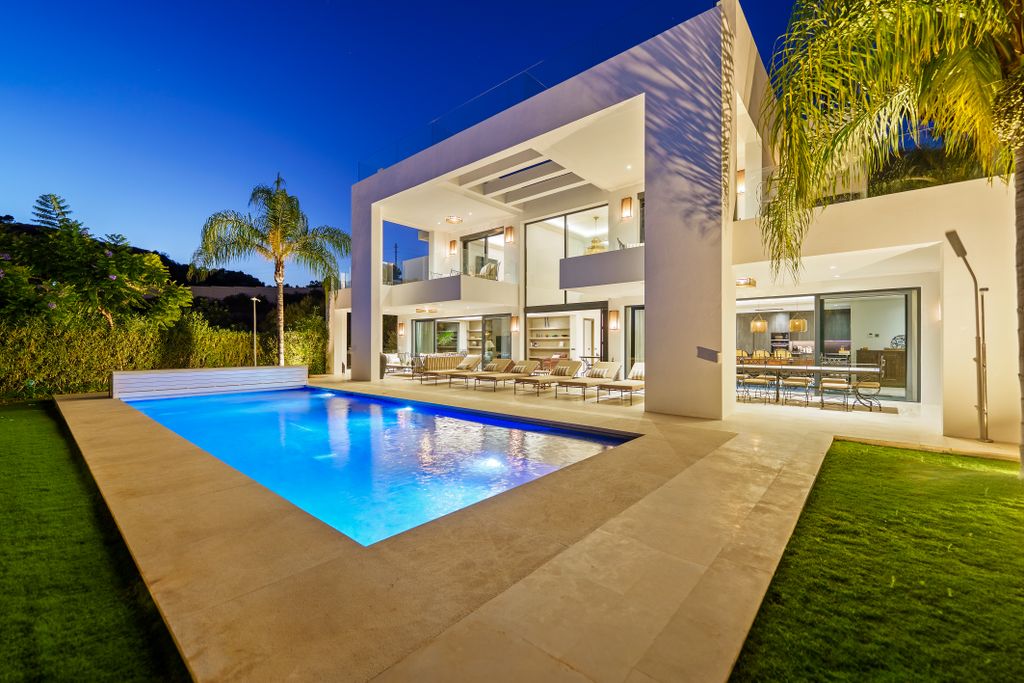 Property photo 2 of 28