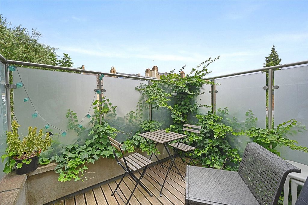 Property photo 3 of 8 Picture No. 15