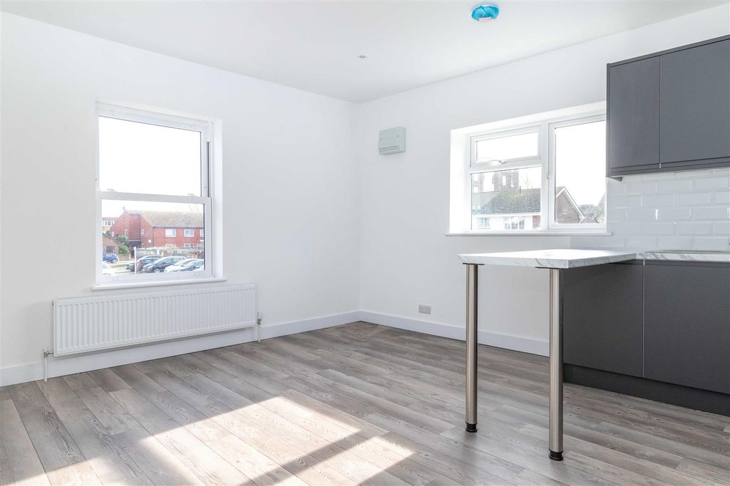 Property photo 2 of 12 London Street-11.Jpg
