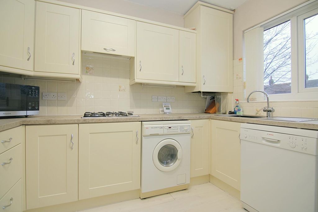 Property photo 3 of 20 Kitchen