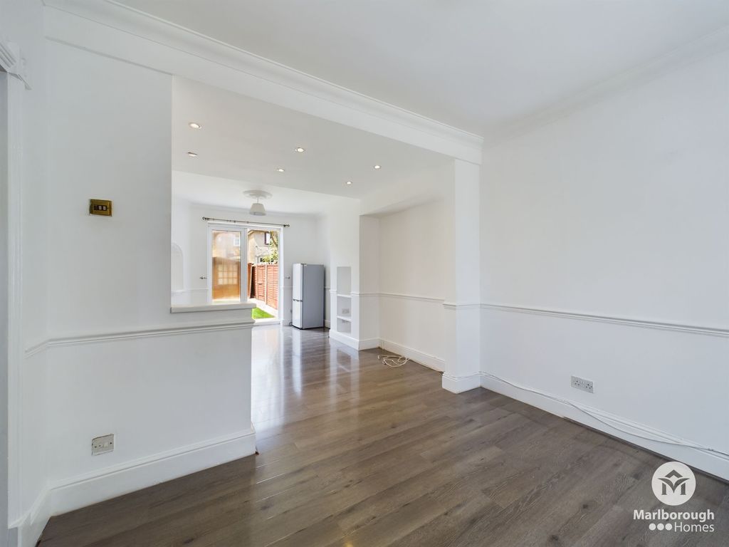 Property photo 3 of 26
